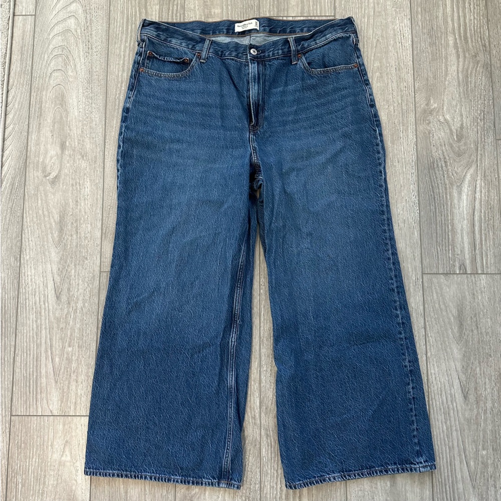Abercrombie & Fitch Dark Blue The Wide Leg High Rise Jeans size 34